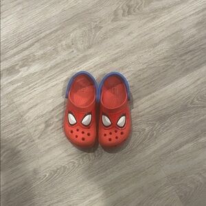 Kids Red Spider-Themed Clogs